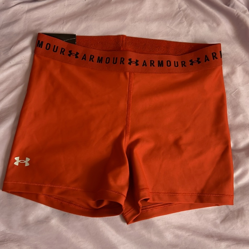 Women’s Under Armour compression shorts size M